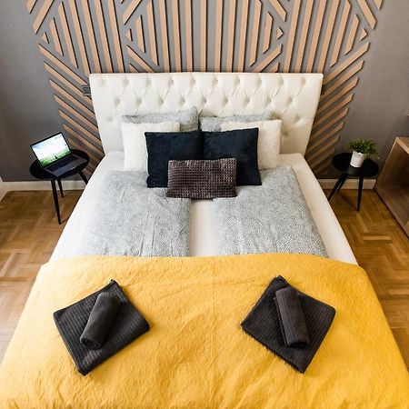 Deluxe Quentin Home Next To The Fashion Street ブダペスト エクステリア 写真