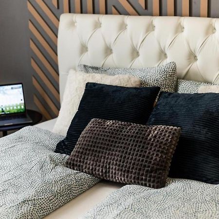 Deluxe Quentin Home Next To The Fashion Street ブダペスト エクステリア 写真