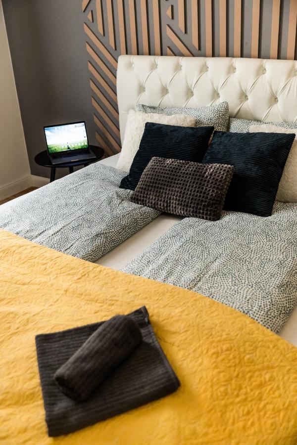 Deluxe Quentin Home Next To The Fashion Street ブダペスト エクステリア 写真