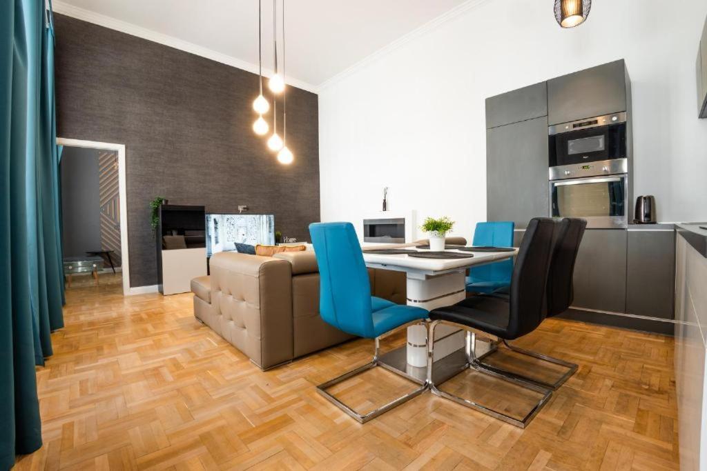 Deluxe Quentin Home Next To The Fashion Street ブダペスト エクステリア 写真