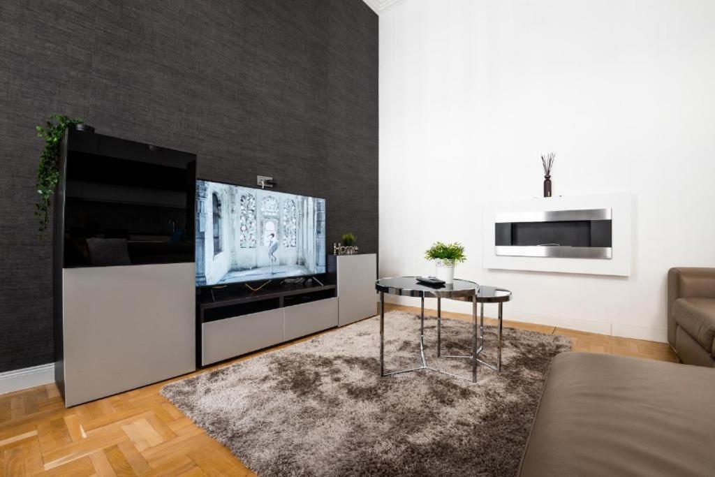 Deluxe Quentin Home Next To The Fashion Street ブダペスト エクステリア 写真