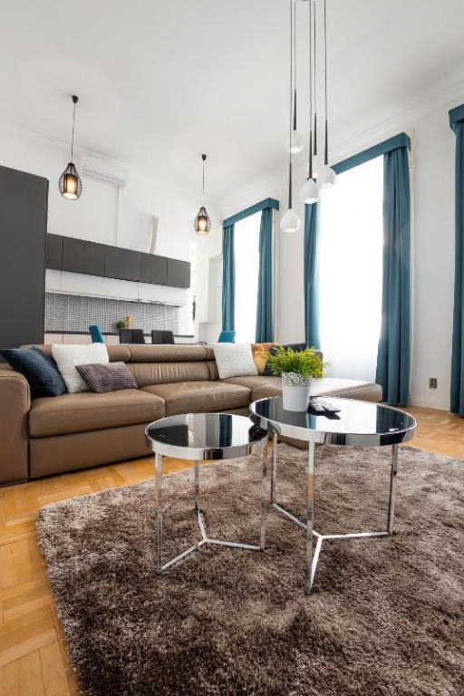 Deluxe Quentin Home Next To The Fashion Street ブダペスト エクステリア 写真